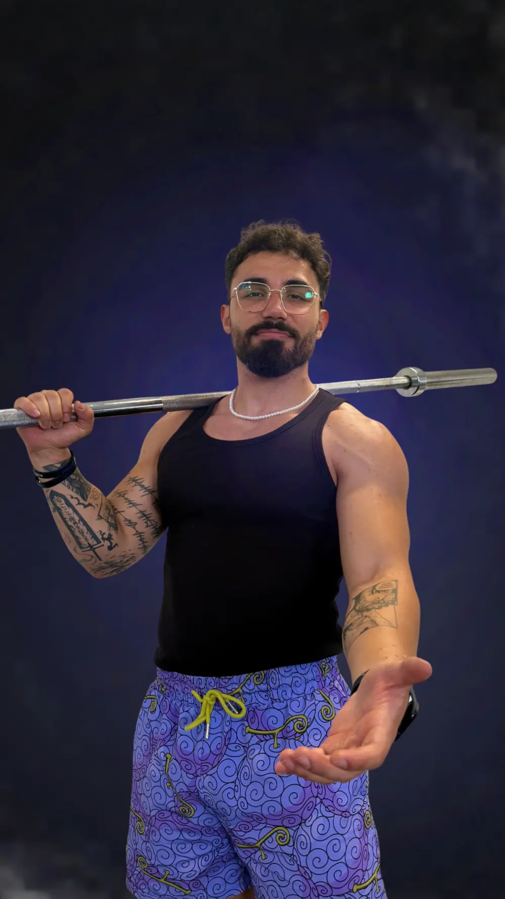 Álvaro Martín con una barra de entrenamiento